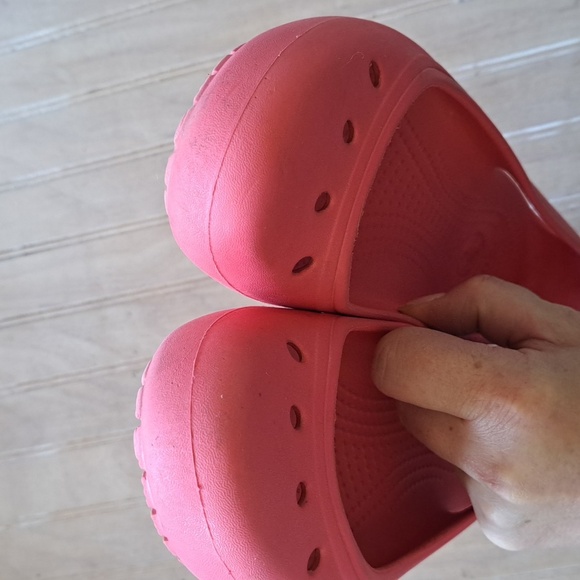 Crocs Pink Coral Lightweight Flexible Washable Feminine Ballet Slip On Flats - Picture 4 of 9